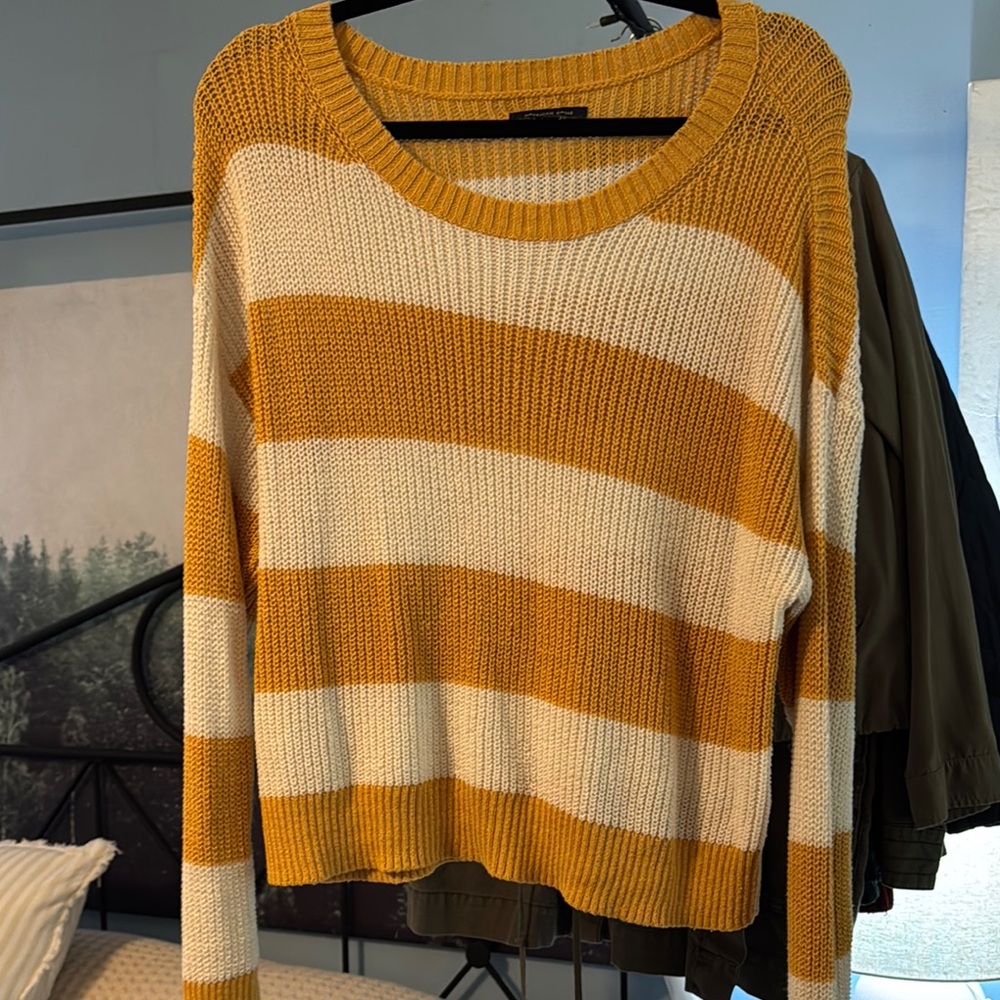 American Eagle Outfitters Yellow and Cream Crew Neck Sweater